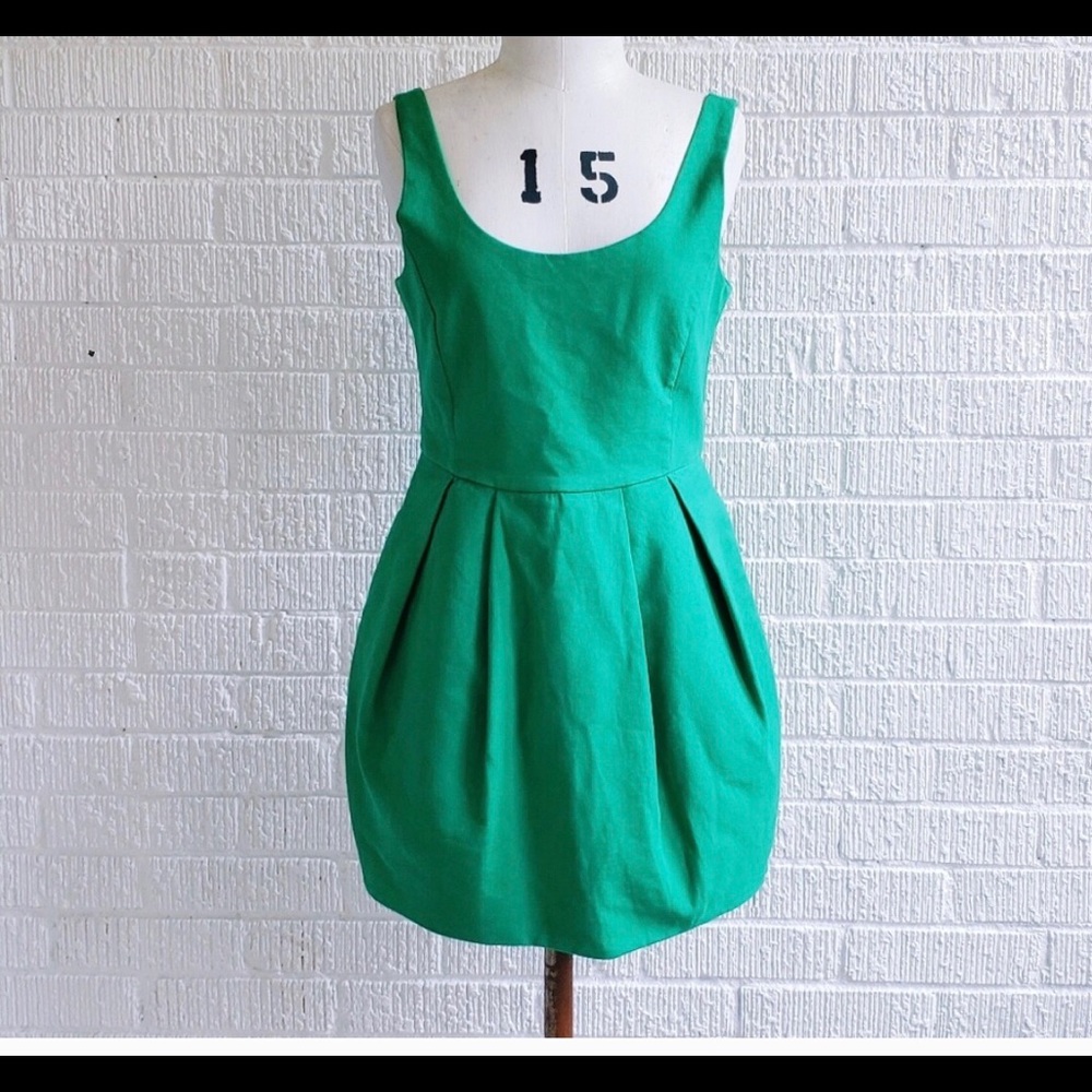 Lovely bubble dress with pockets L run small size